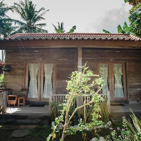 Acala Hostel & Reef Bar Toyapakeh Екстер'єр фото