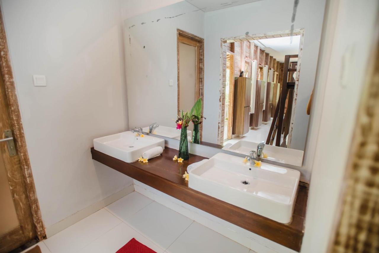 Acala Hostel & Reef Bar Toyapakeh Екстер'єр фото