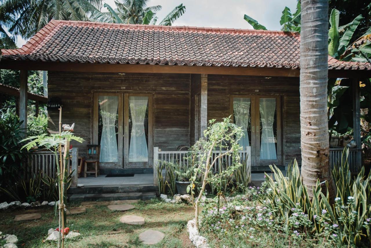 Acala Hostel & Reef Bar Toyapakeh Екстер'єр фото
