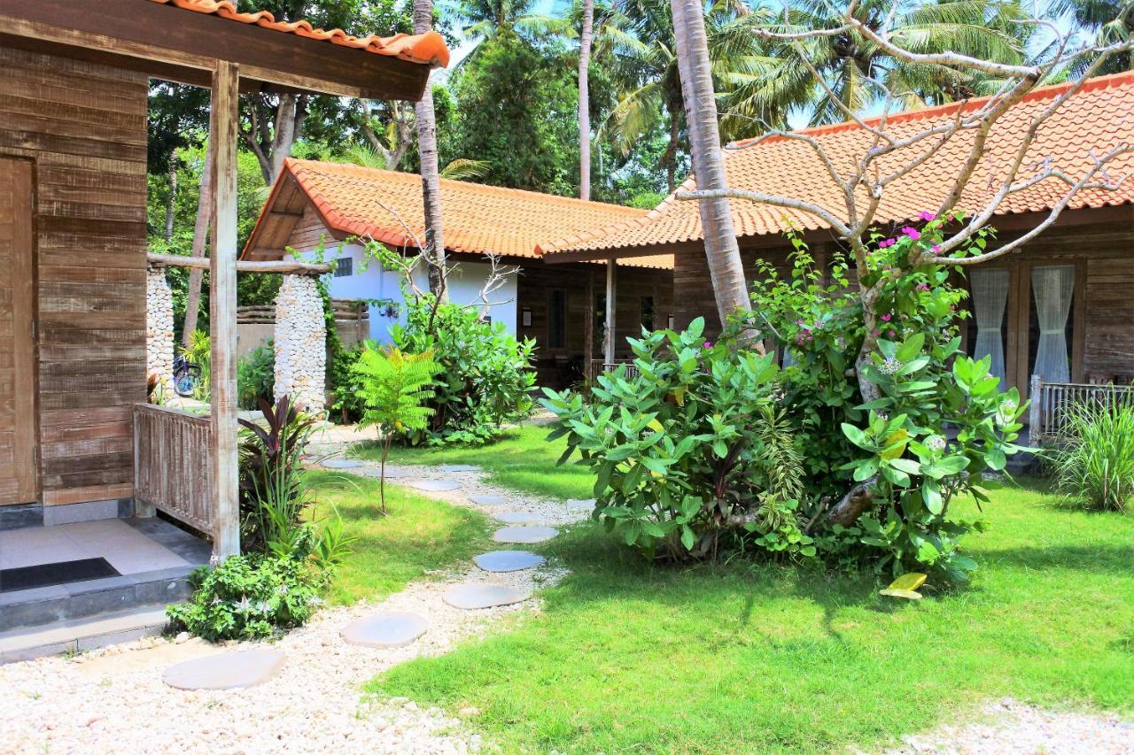 Acala Hostel & Reef Bar Toyapakeh Екстер'єр фото
