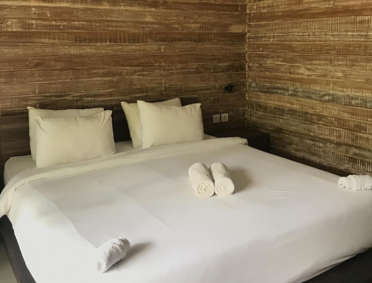Acala Hostel & Reef Bar Toyapakeh Екстер'єр фото